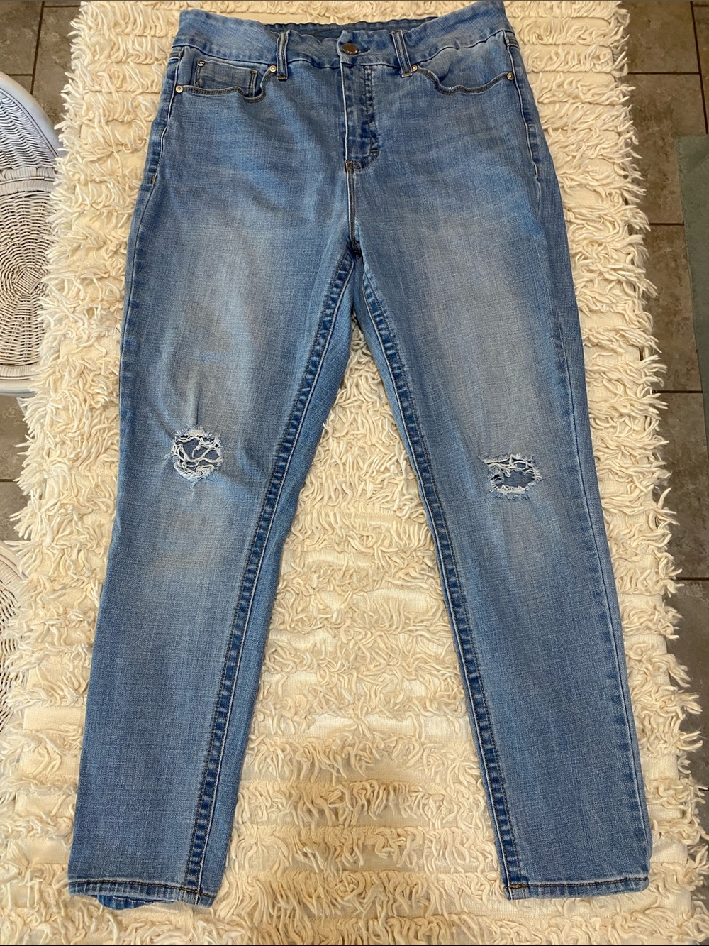 4/$20 ripped size 16 jeans